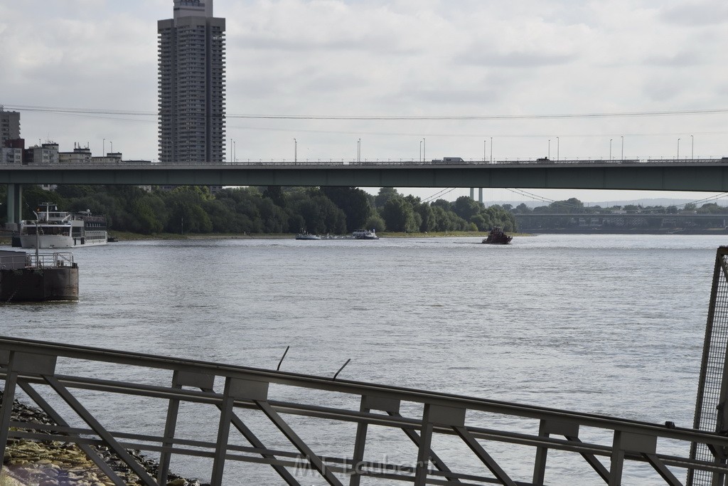 Schiff 1 Koeln in Hoehe der Koelner Zoobruecke P233.JPG - Miklos Laubert